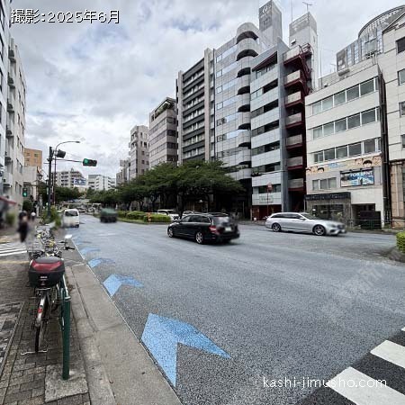 前面道路(明治通り)
