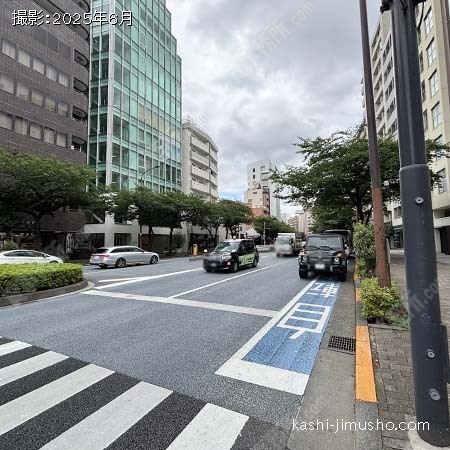 前面道路(明治通り)