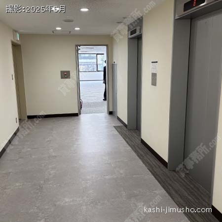 貸室階エレベーターホール