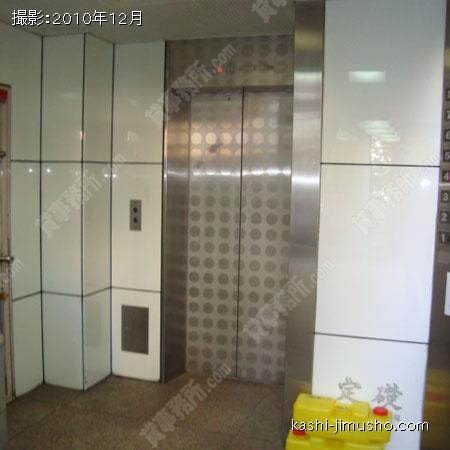  エレベーター前