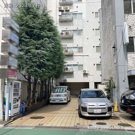 建物入口前面