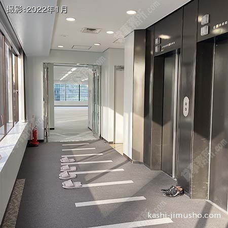 貸室階エレベーターホール
