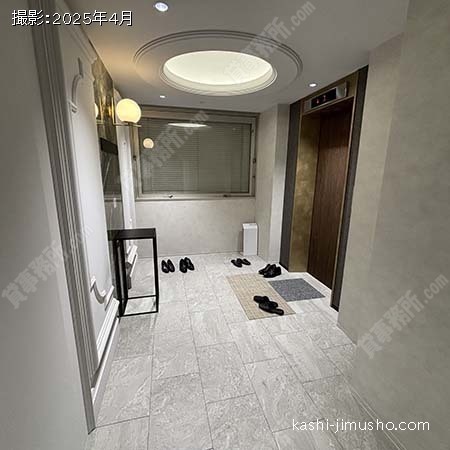 貸室階エレベーターホール