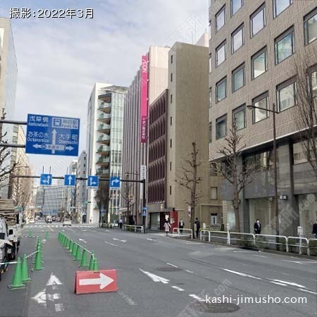 前面道路(神田警察通り) 前面道路(神田警察通り)