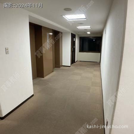貸室階エレベーターホール