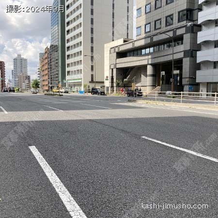 前面道路(桜田通り)