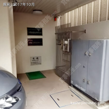 ビル入口アプローチ