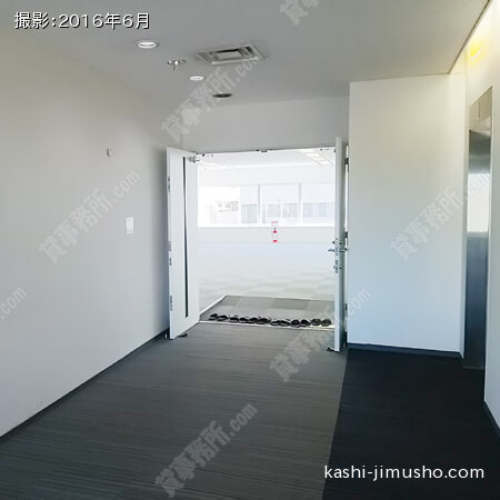 8階貸室入口