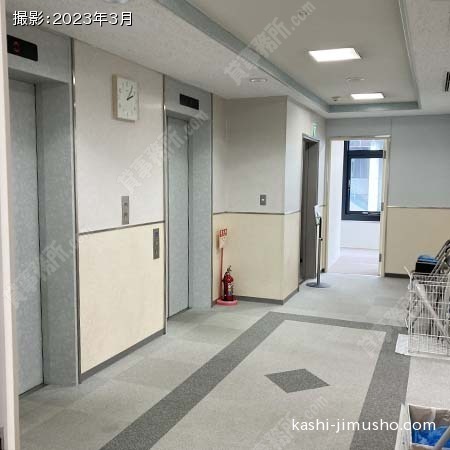 貸室階エレベーターホール