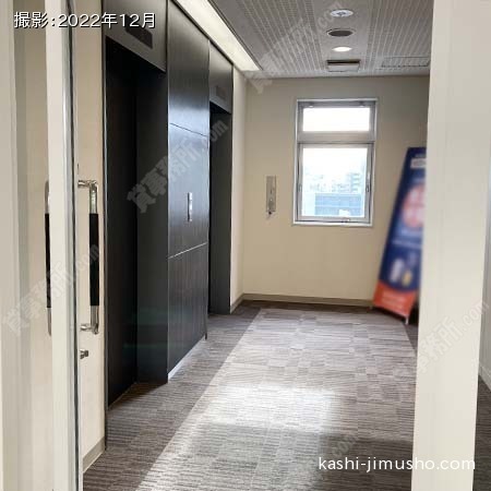 貸室階エレベーターホール