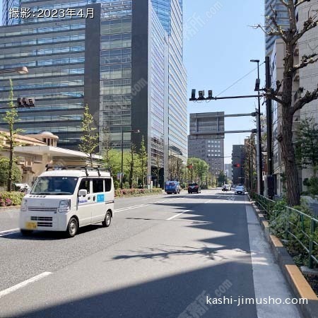 前面道路(山手通り)