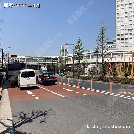 前面道路(山手通り)
