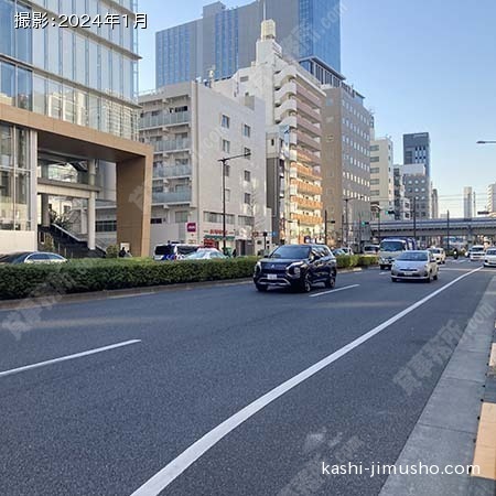 前面道路(山手通り）