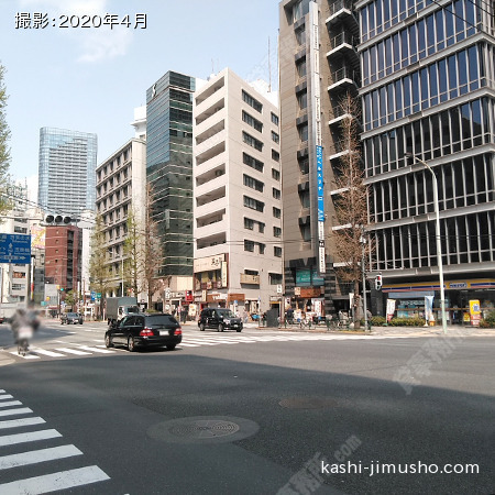 前面道路(本郷通り)