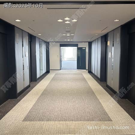 貸室階エレベーターホール