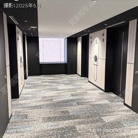 貸室階エレベーターホール