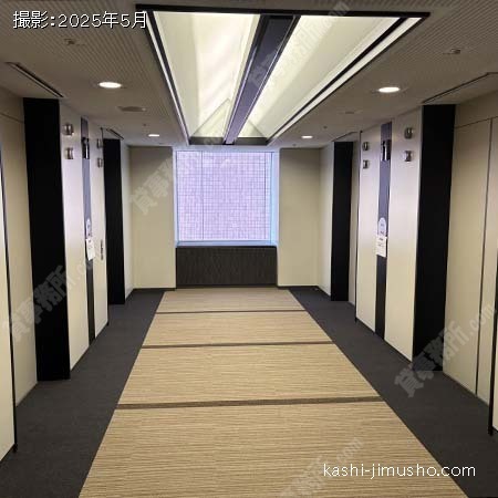 貸室階エレベーターホール