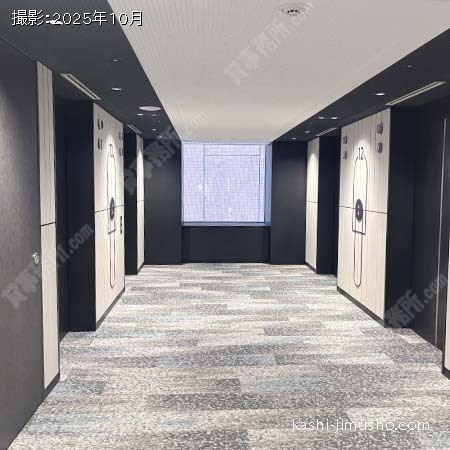 貸室階エレベーターホール