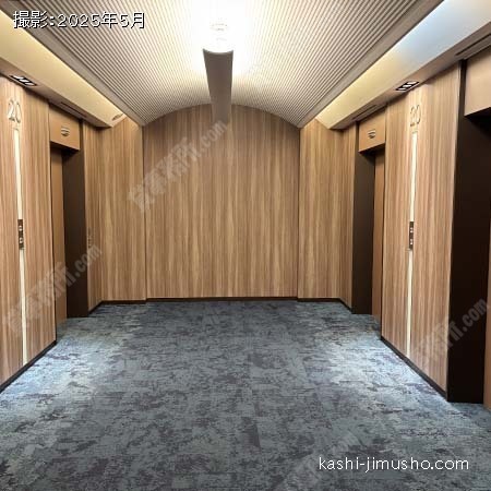貸室階エレベーターホール