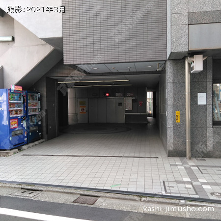 駐車場入口 駐車場入口