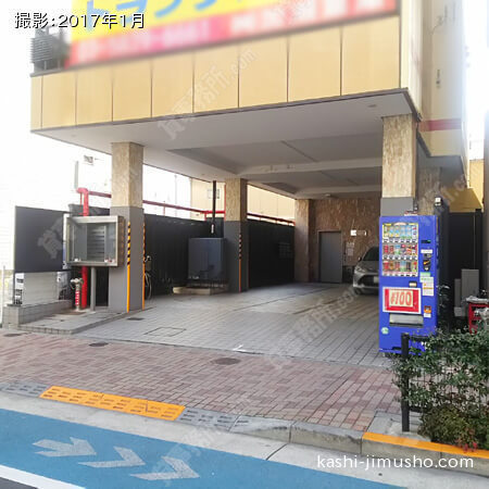ビル入口正面