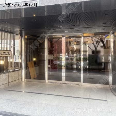 ビル入口 ビル入口