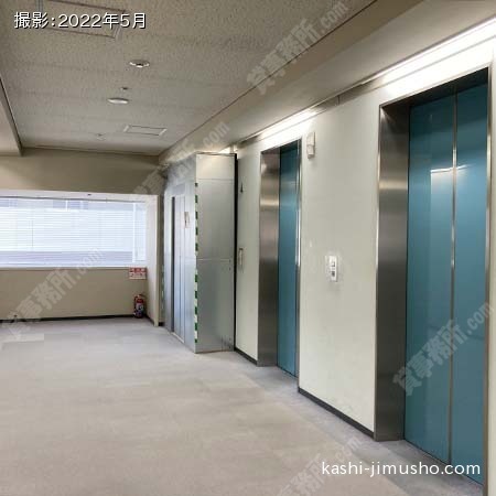貸室階エレベーターホール