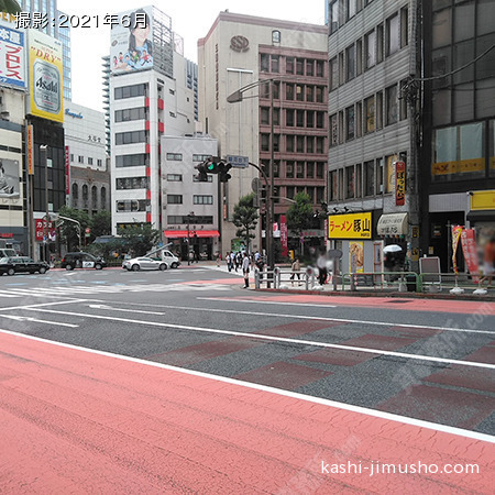 前面道路(明大通り)