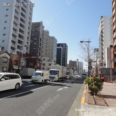 前面の京葉道路