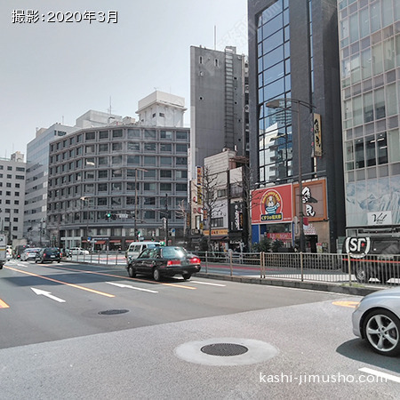前面道路(靖国通り)