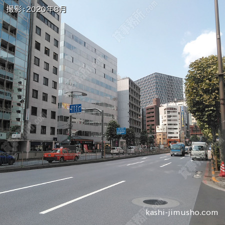 前面道路(靖国通り)