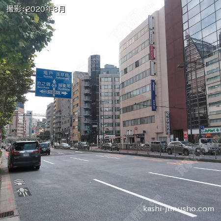 前面道路(靖国通り)