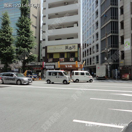 前面の本郷通り