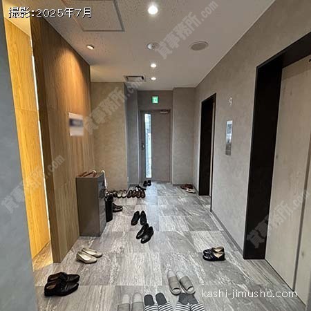 貸室階エレベーターホール