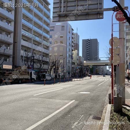 前面道路(明治通り)