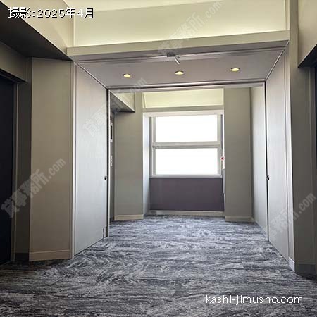 貸室階エレベーターホール