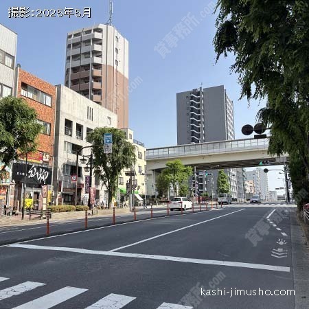 前面道路(明治通り)