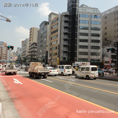 前面道路(靖国通り)