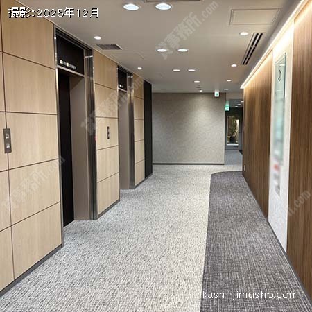 貸室階エレベーターホール