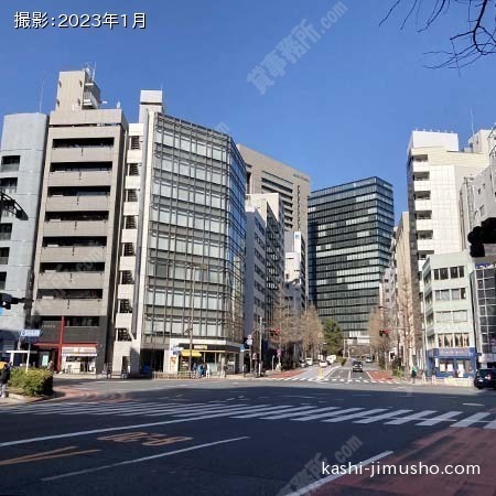 前面道路(本郷通り)