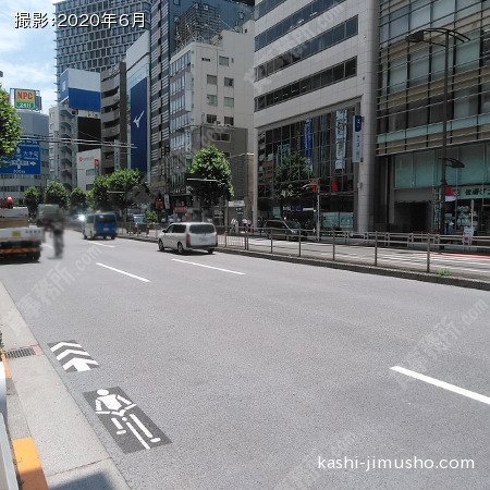 前面道路(靖国通り)