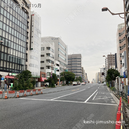 前面道路(永代通り)