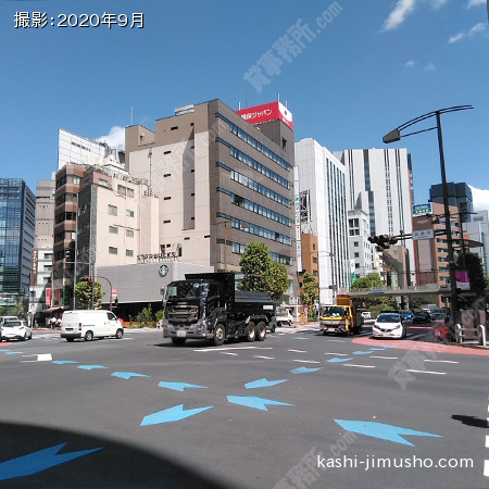 前面道路(靖国通り)