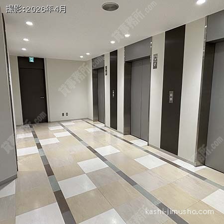 貸室階エレベーターホール