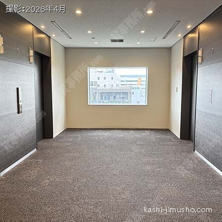 貸室階エレベーターホール