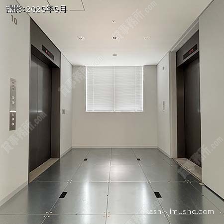 貸室階エレベーターホール
