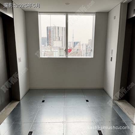 貸室階エレベーターホール