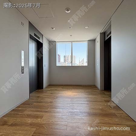 貸室階エレベーターホール
