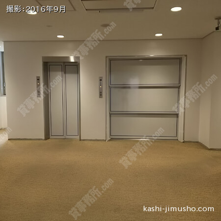 貸室階エレベーターホール