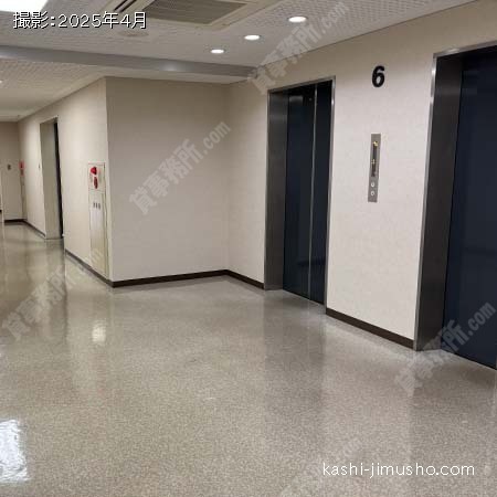 貸室階エレベーターホール